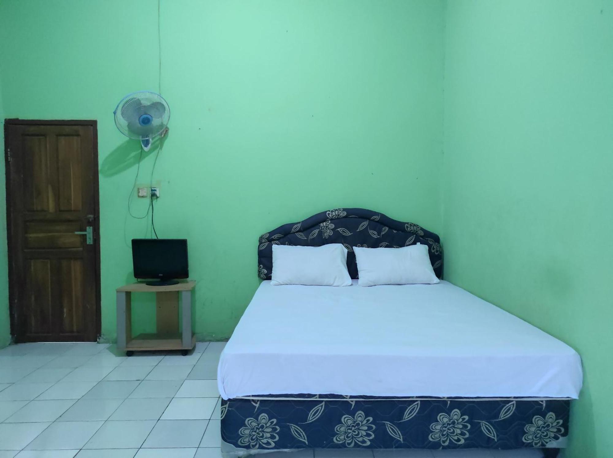 Oyo 93411 Syariah Hotel Tomborang Karema Exterior foto