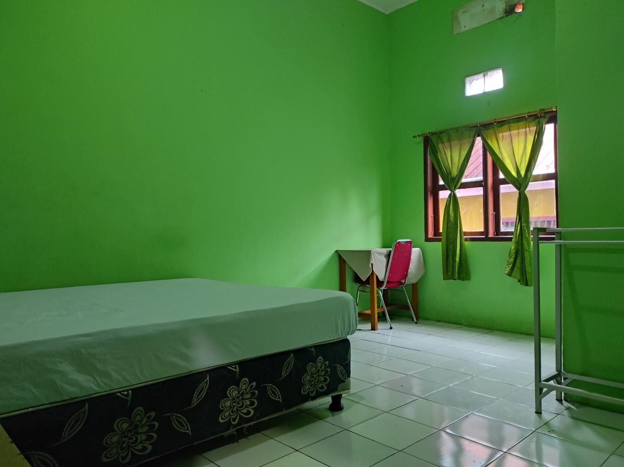 Oyo 93411 Syariah Hotel Tomborang Karema Exterior foto
